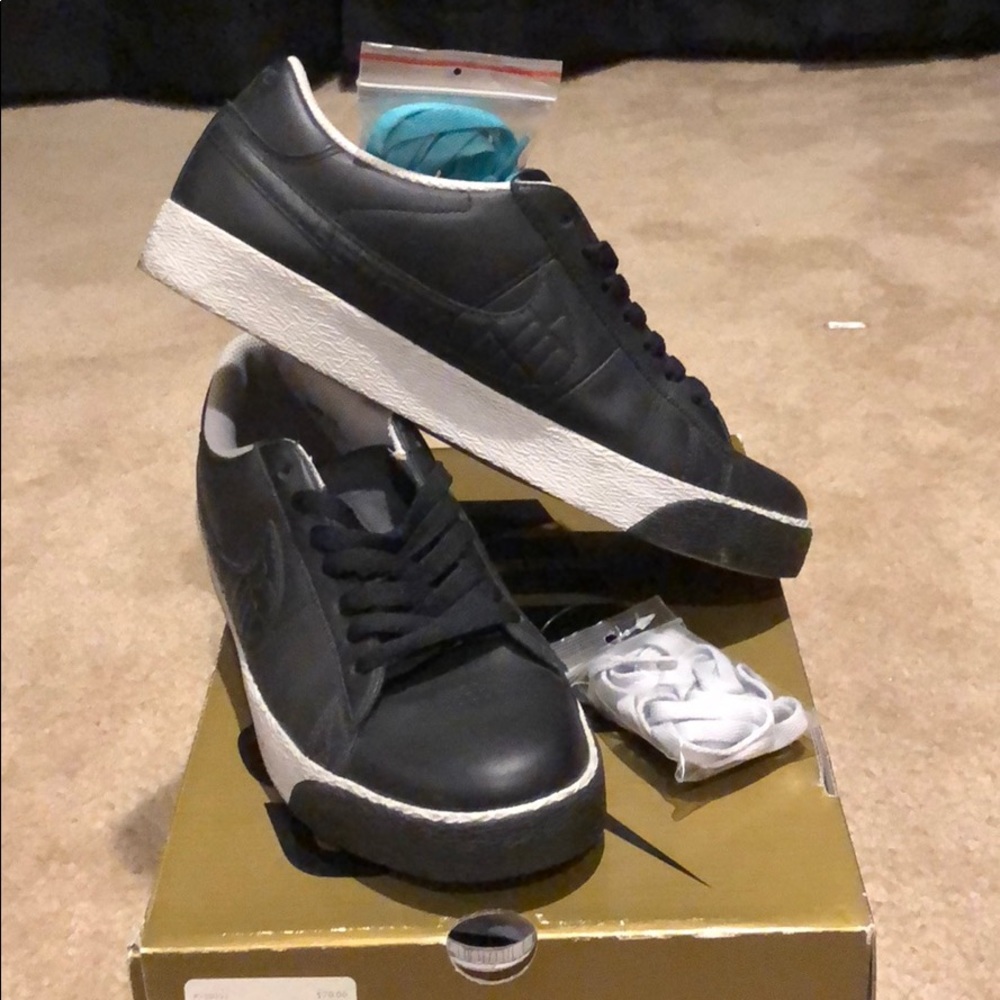 Nike Blazer Low Premiums- Black/Black Noir